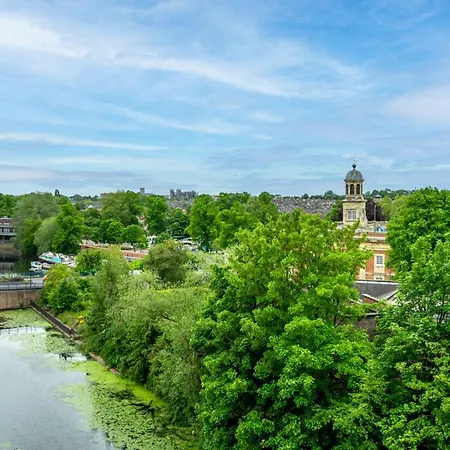 Waterside Retreat @ Ryedale House York