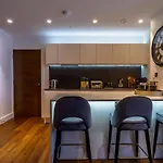 Waterside Retreat @ Ryedale House Apartment